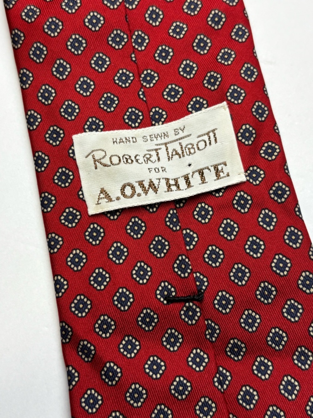 Robert Talbott for A.O.White Classic Red Silk tie - Picture 2 of 7